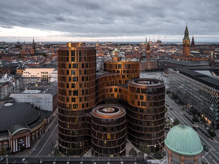 Axel Towers | Office Building | Commercial Architecture in the Urban Space