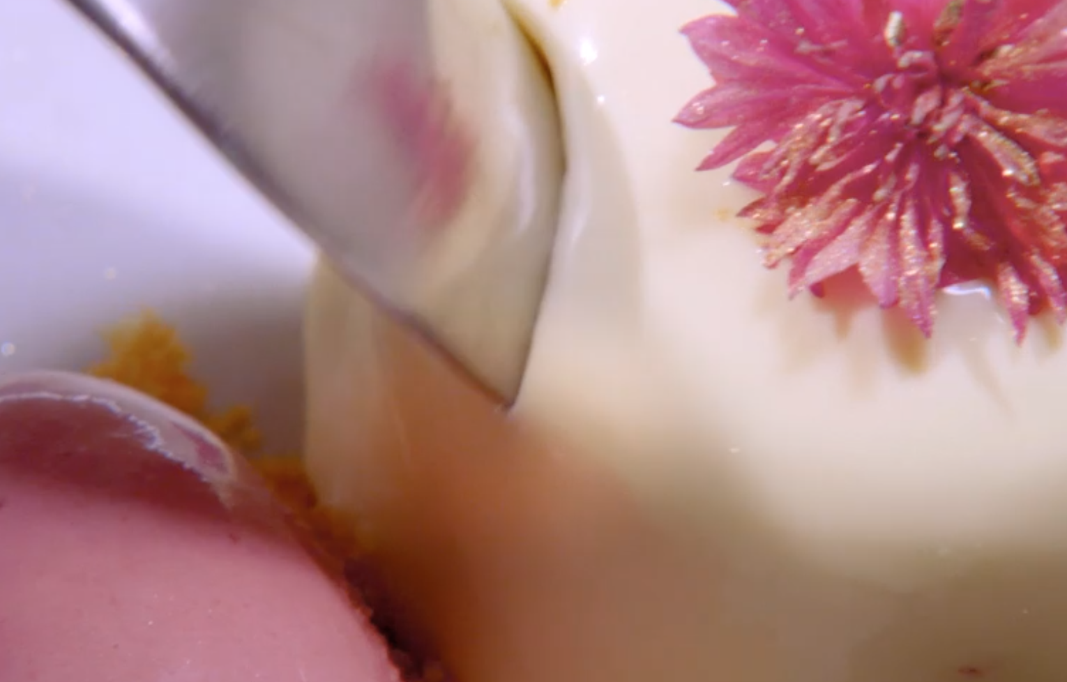 A perfect wobble and a gorgeous gilded flower from Edible Flowers