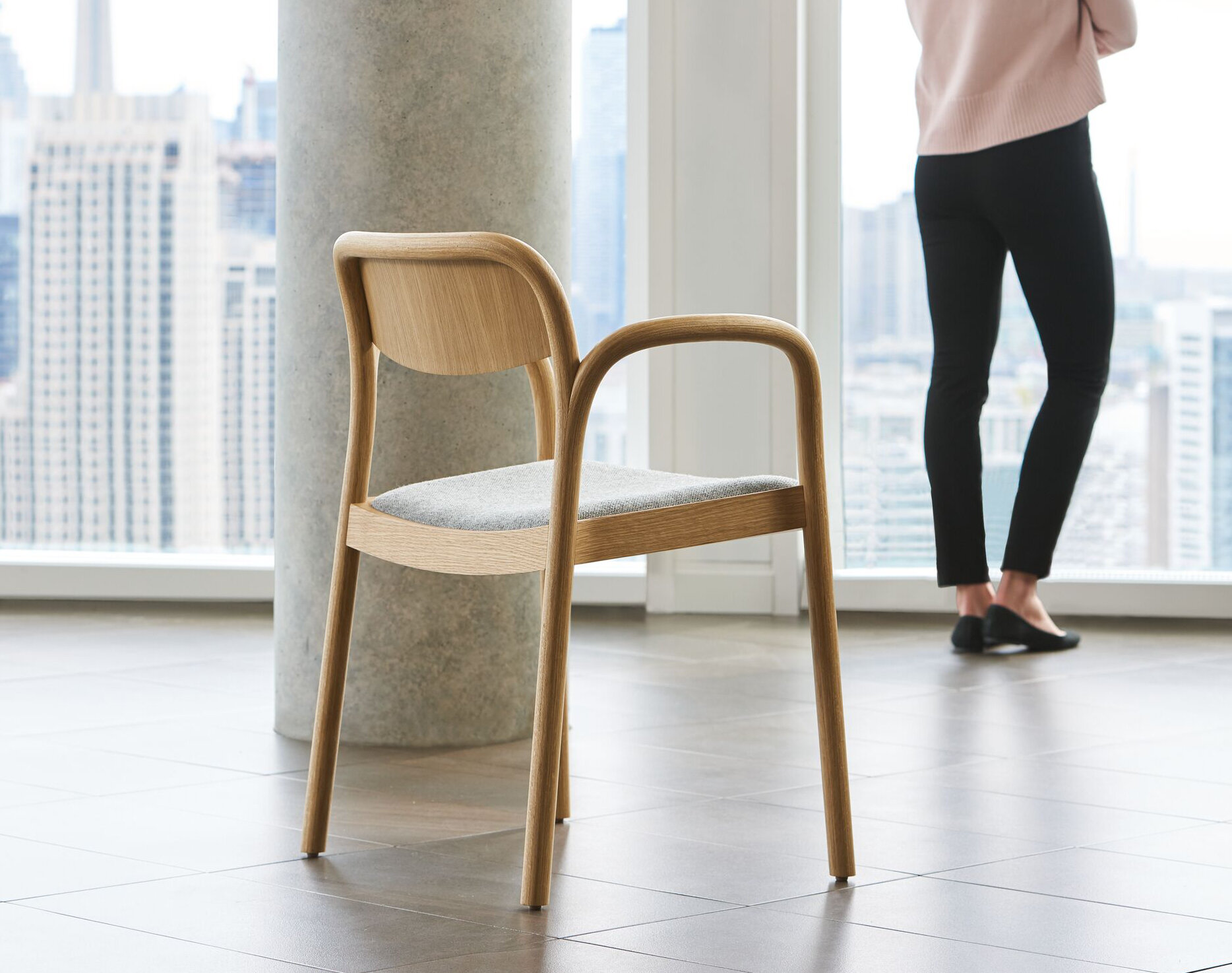 LARU CHAIR / Teknion