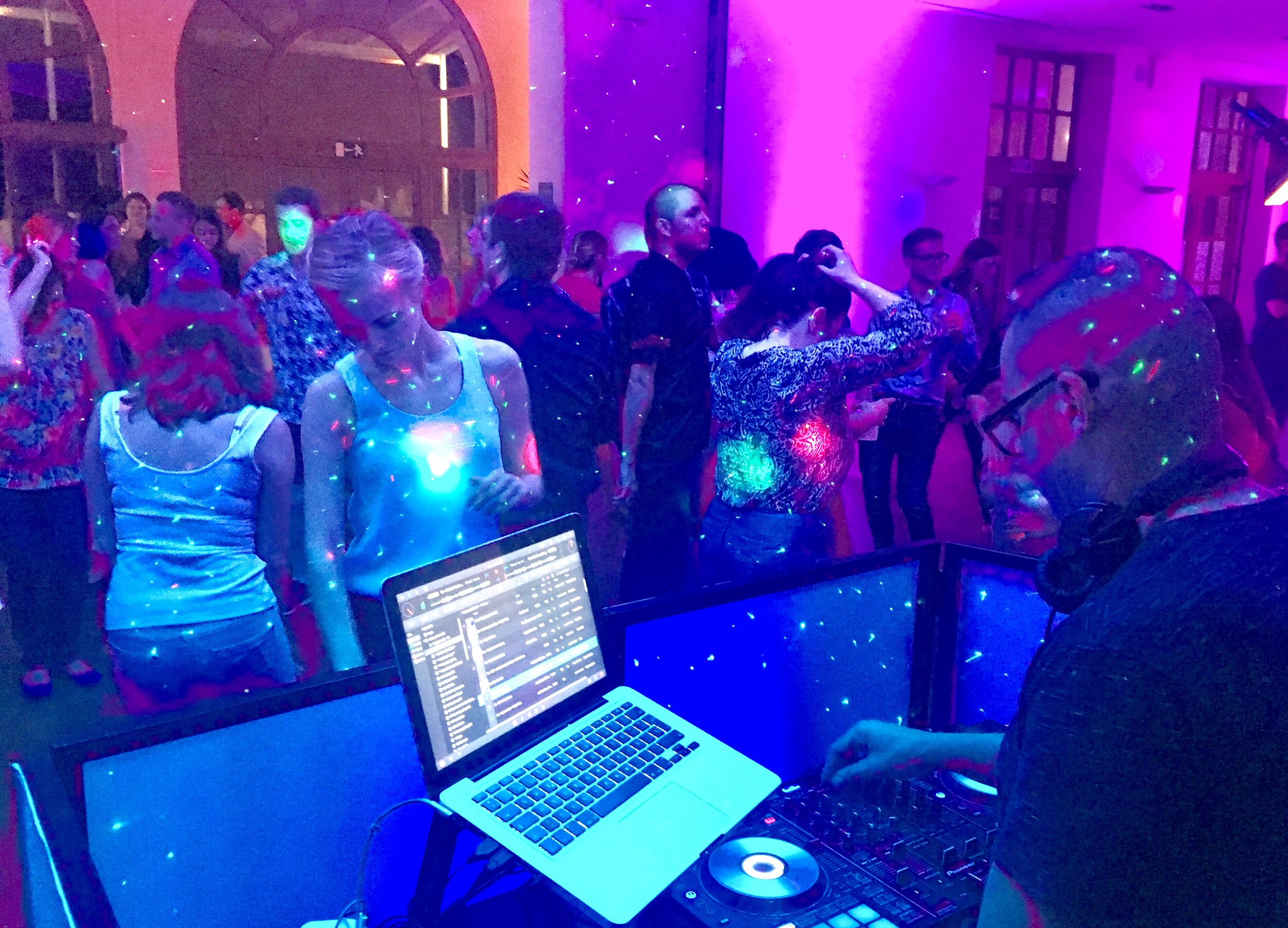 DJs Para Eventos y Bodas — Barcelona Deejays