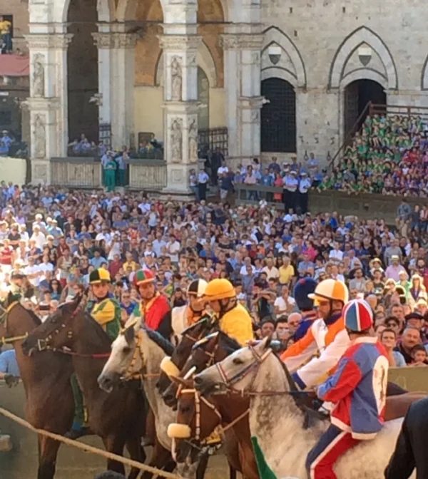 A provo (trial race) a few days before the Palio