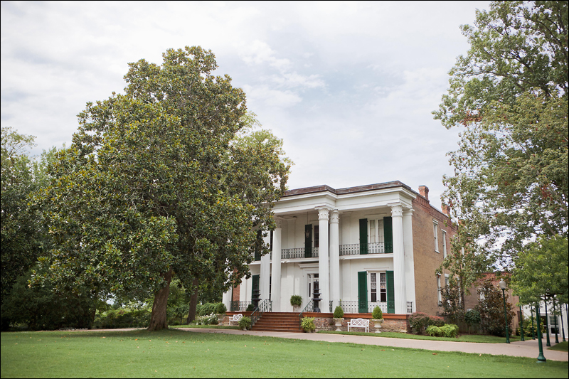   Riverwood Mansion is conveniently located approximately 10 minutes from Opryland Hotel and 12 minutes from downtown Nashville, making it very convenient for the ultimate Nashville wedding.  