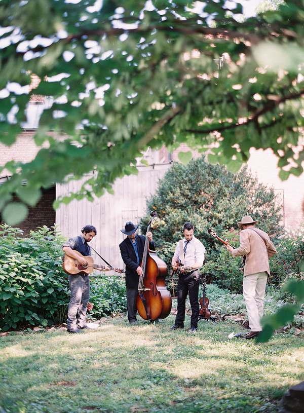 L-folk-band-wedding.png