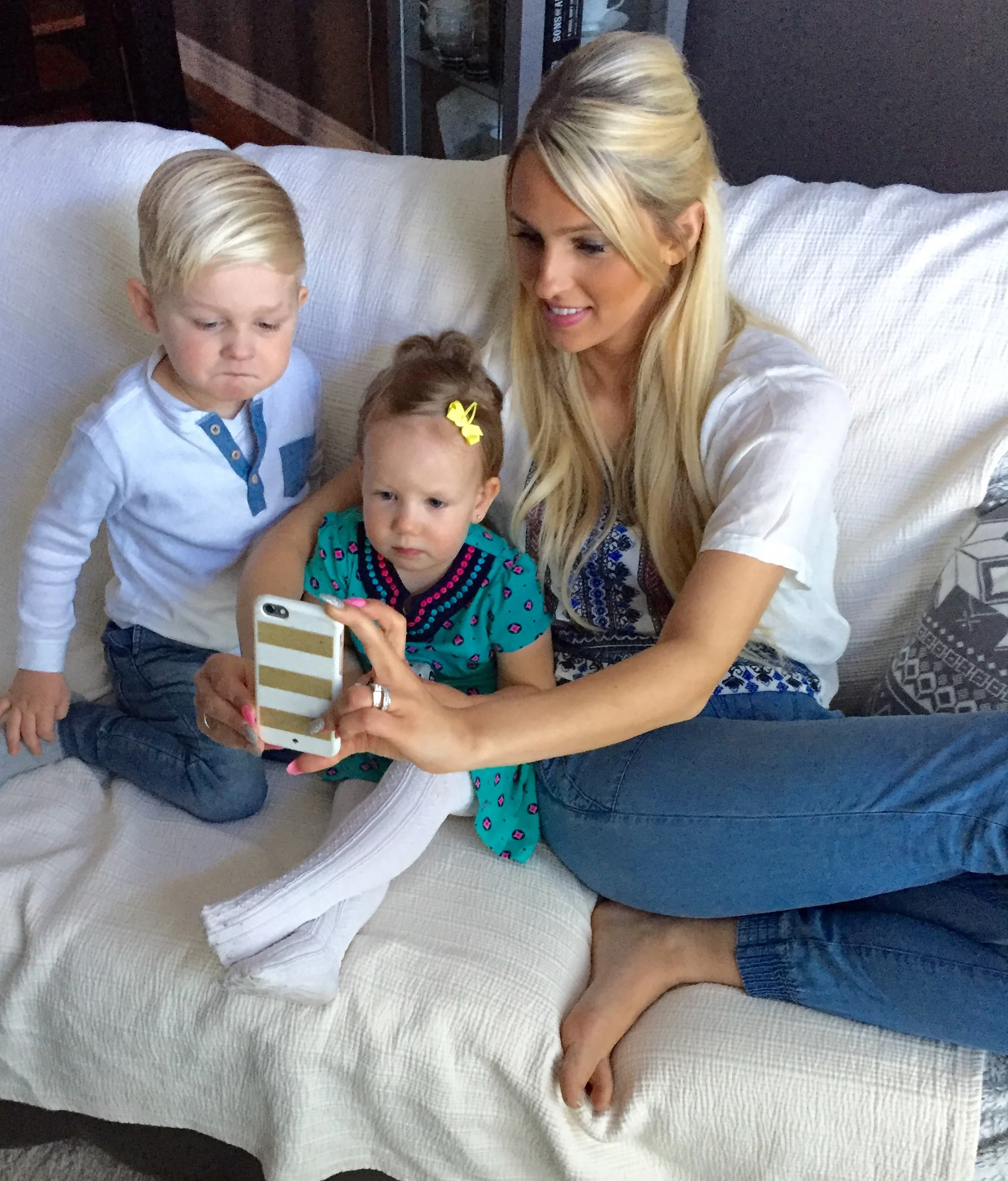 Showing the kids some snapchat faces! ๐ย