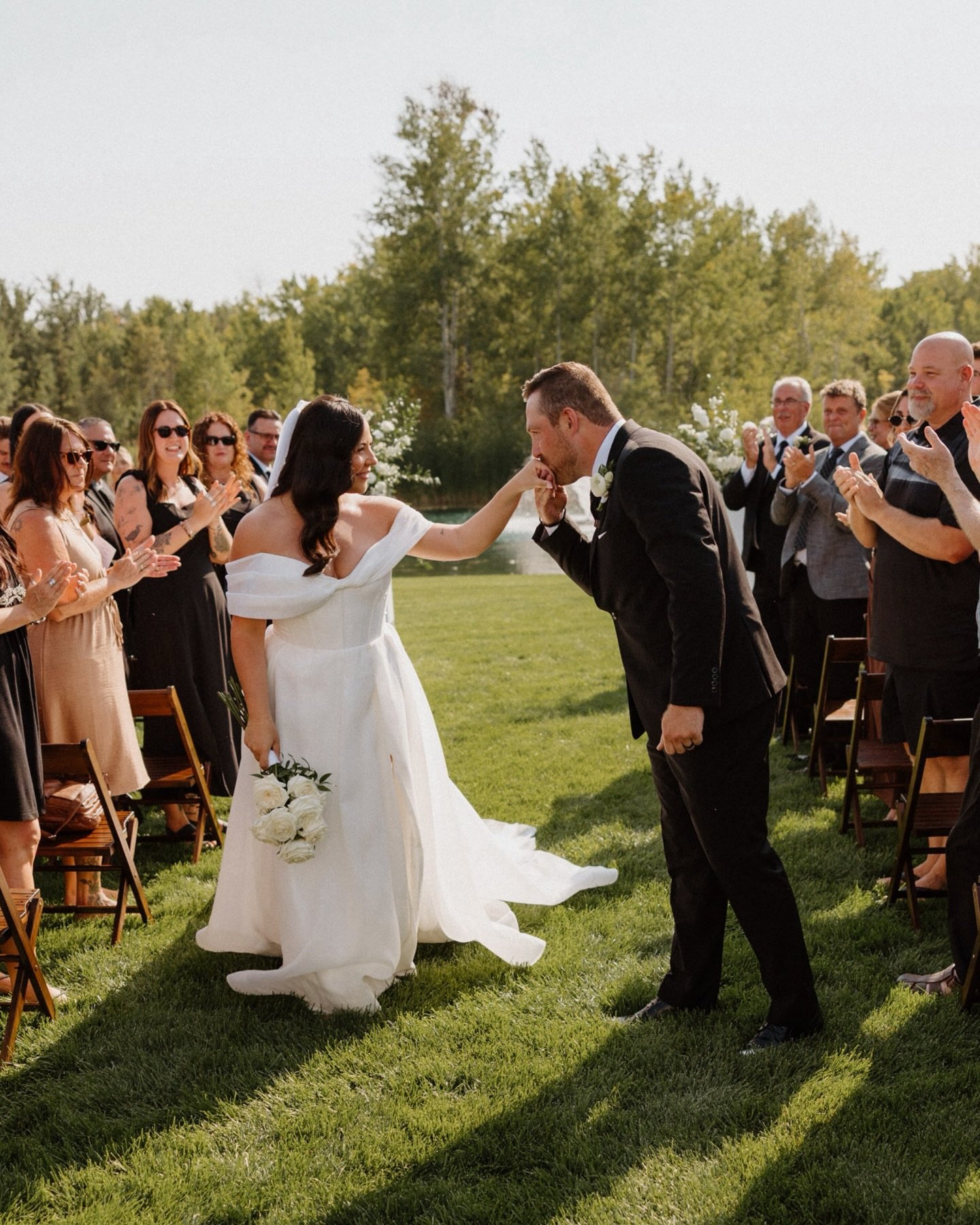 👉🏼 Link in bio for the full gallery! This late August wedding at the White Poplar was black tie, all neutrals, white florals, and one of the most elegant days I&rsquo;ve photographed. The kind of day where everything felt intentional, right down to