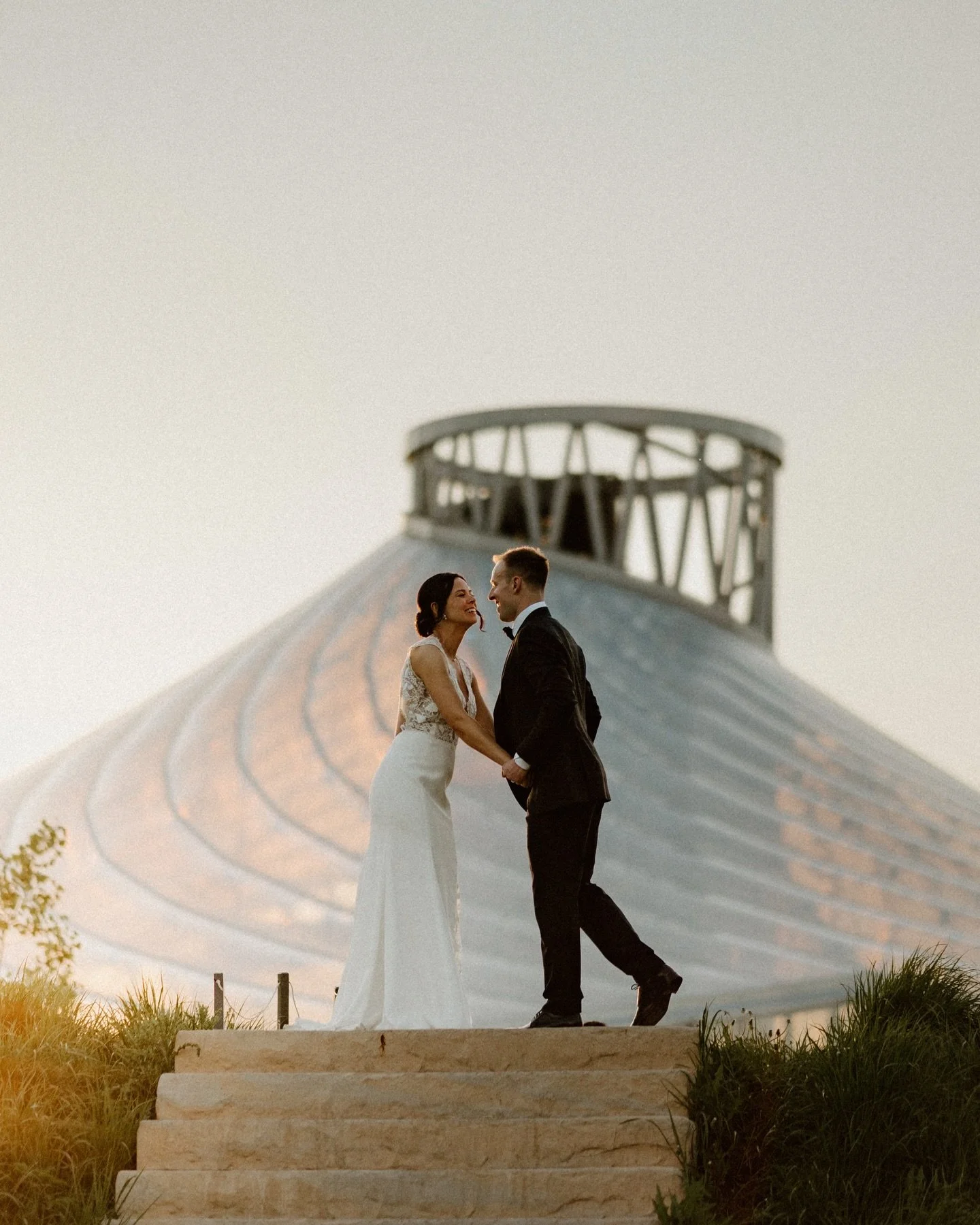 Some weddings just stay with you. The blog is finally up, link in bio! Jessica and Nick got married at The Leaf in Assiniboine Park on one of those perfect early summer evenings where the light just shows up and does everything.