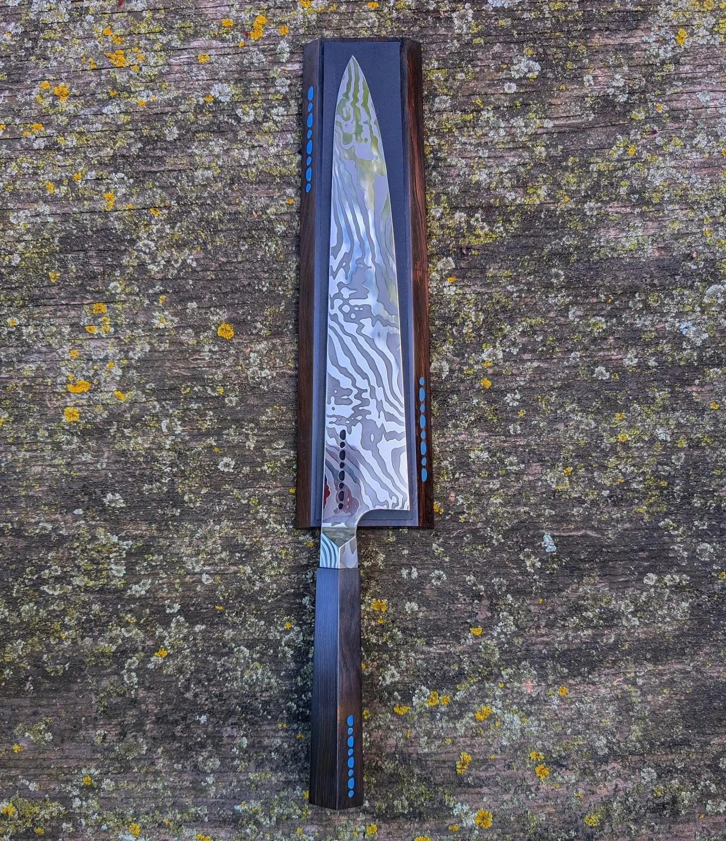 My piece for the Art of Cutlery show @eatingtools 
It has a matching wall mounted display!
.
.
.
#stainlessdamascus #artofcutlery