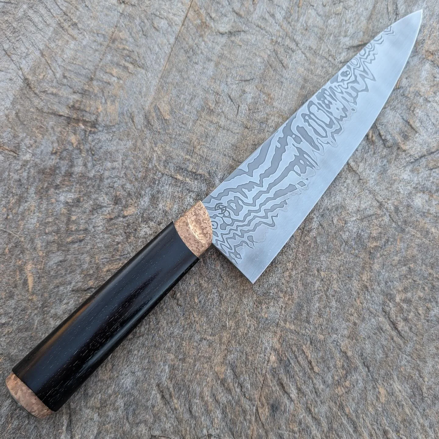 Here&rsquo;s one I just finished up for @driftlessforge it is stainless damascus over an Apex Ultra core. The handle is gem bronze from @mikes_metalworking and blackwood, and it&rsquo;s a takedown construction with no visible fasteners! I&rsquo;ll po