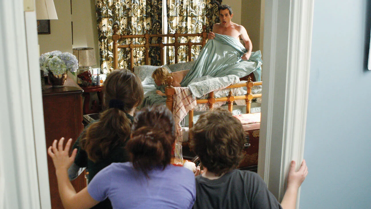 Everything Wrong With Modern Family "Caught in the Act"