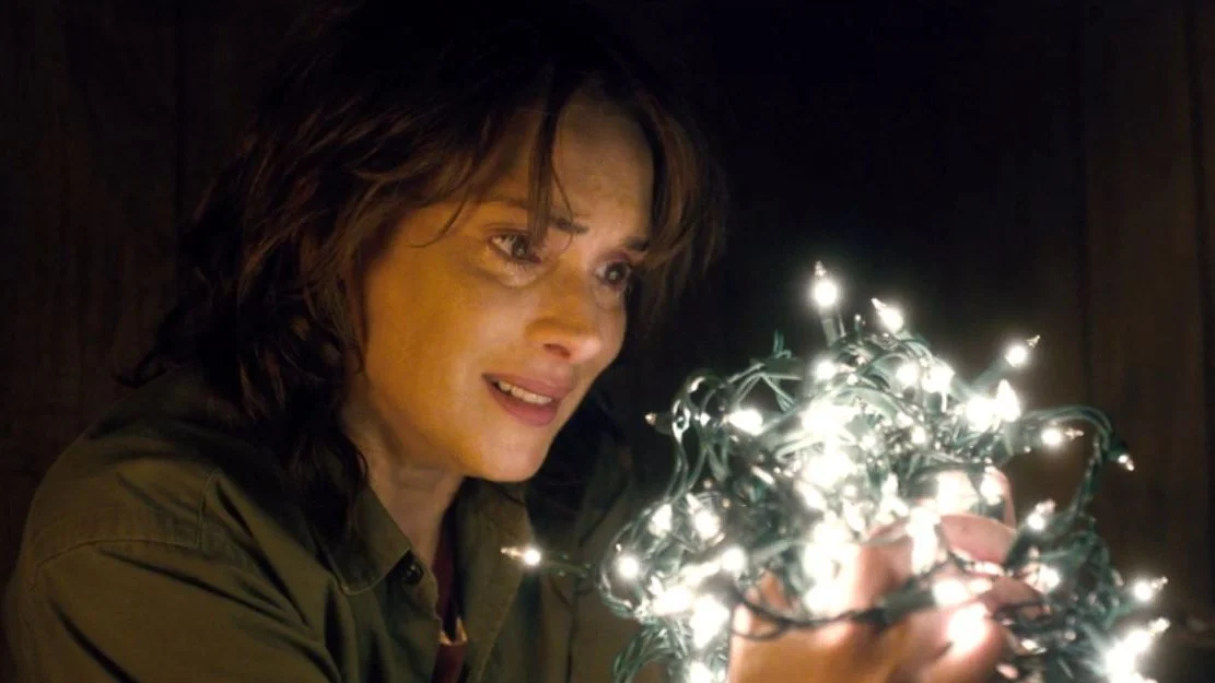 Everything Wrong With Stranger Things - "Holly, Jolly"