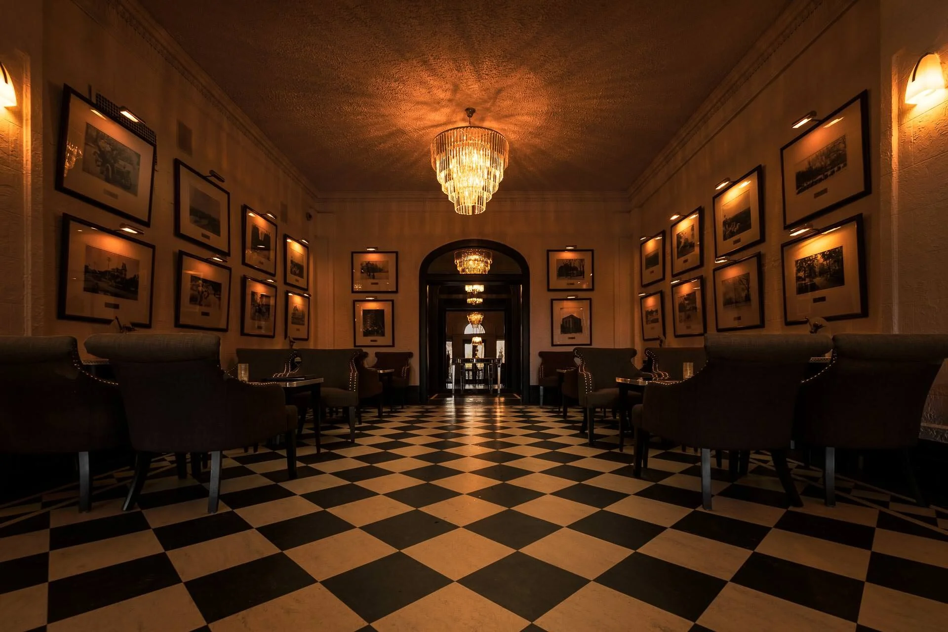 Home — The Commodore Bar & Restaurant Saint Paul, MN