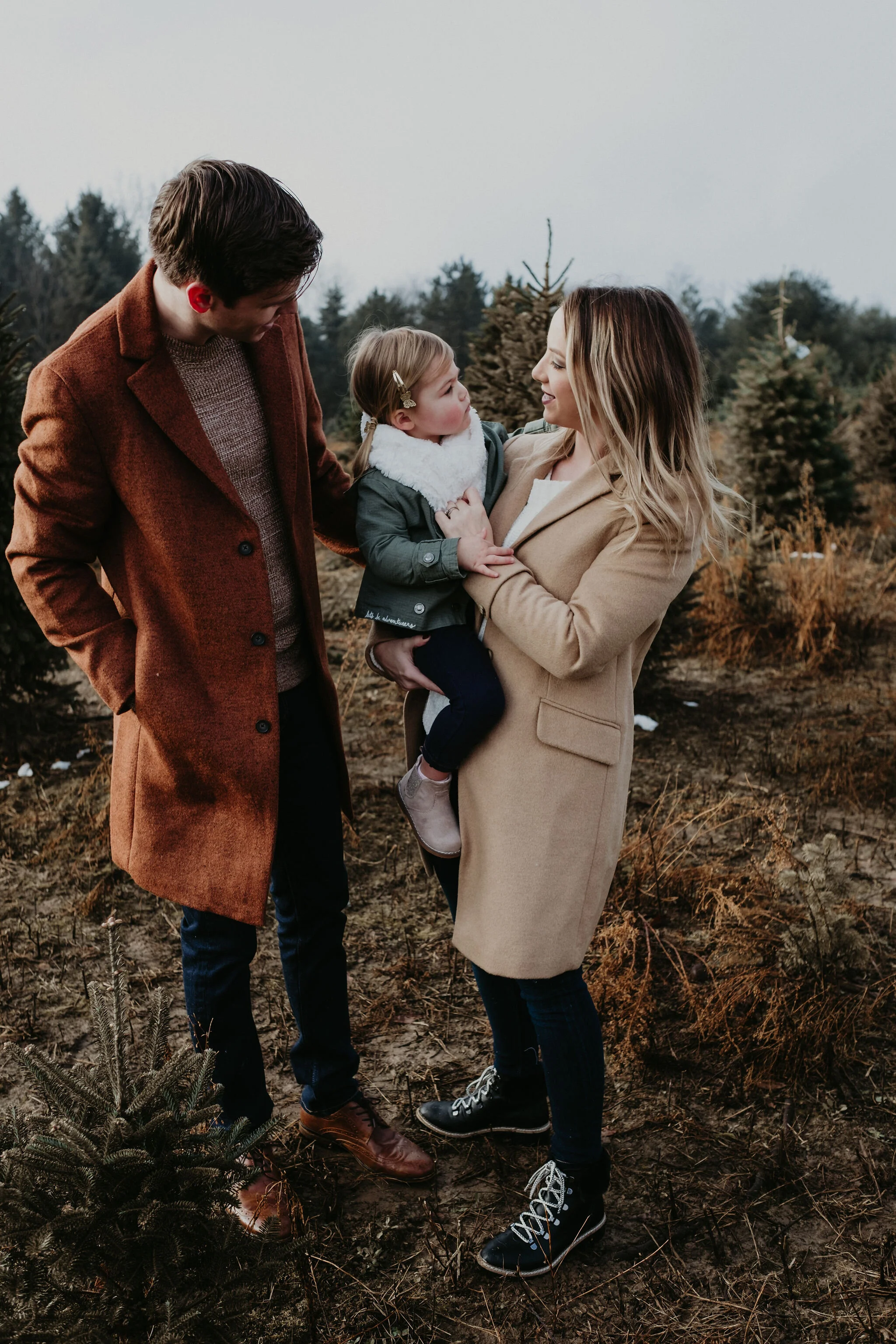 Michigan Tree Farm Family Photographer-13.jpg