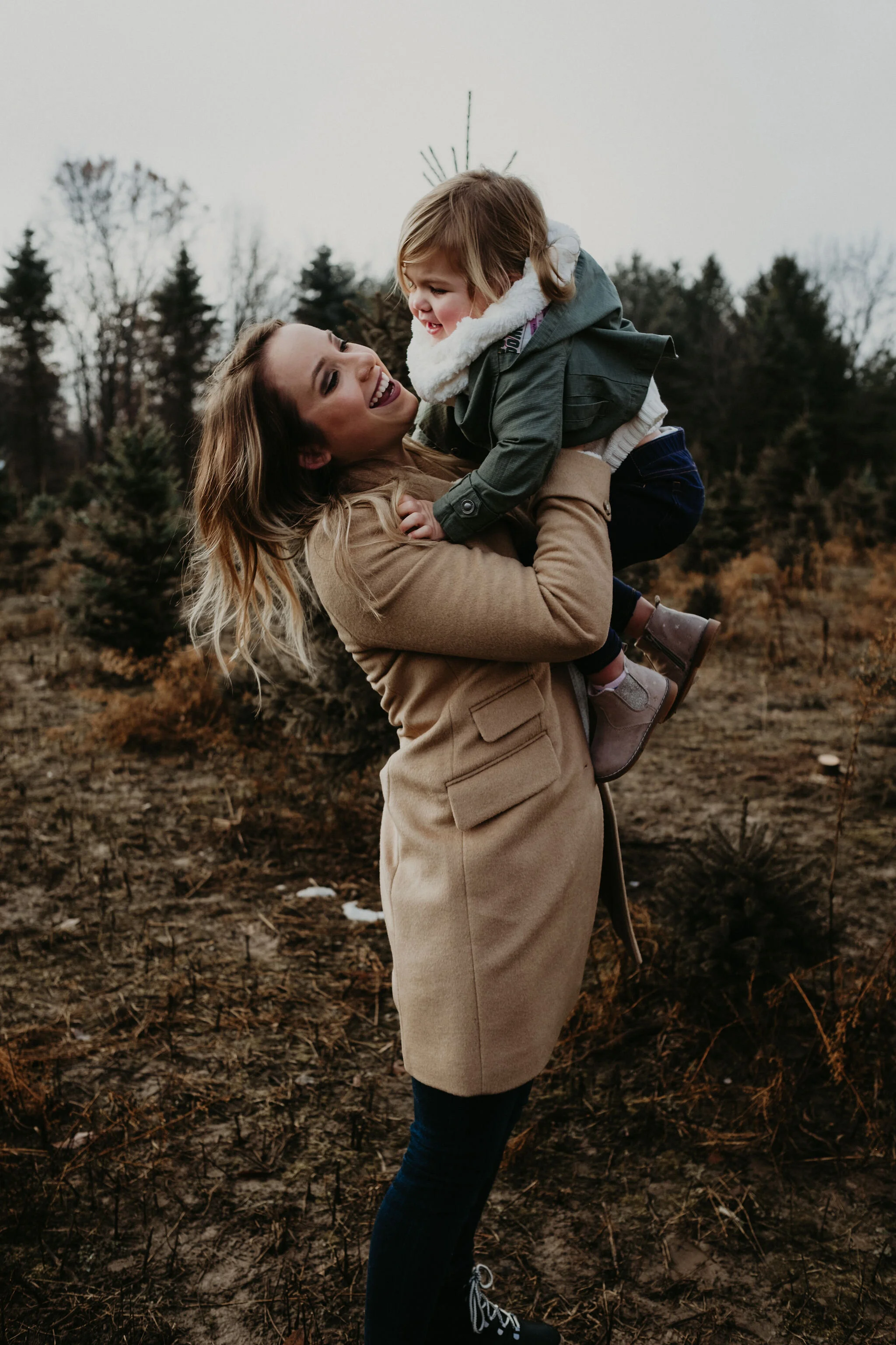 Michigan Tree Farm Family Photographer-15.jpg