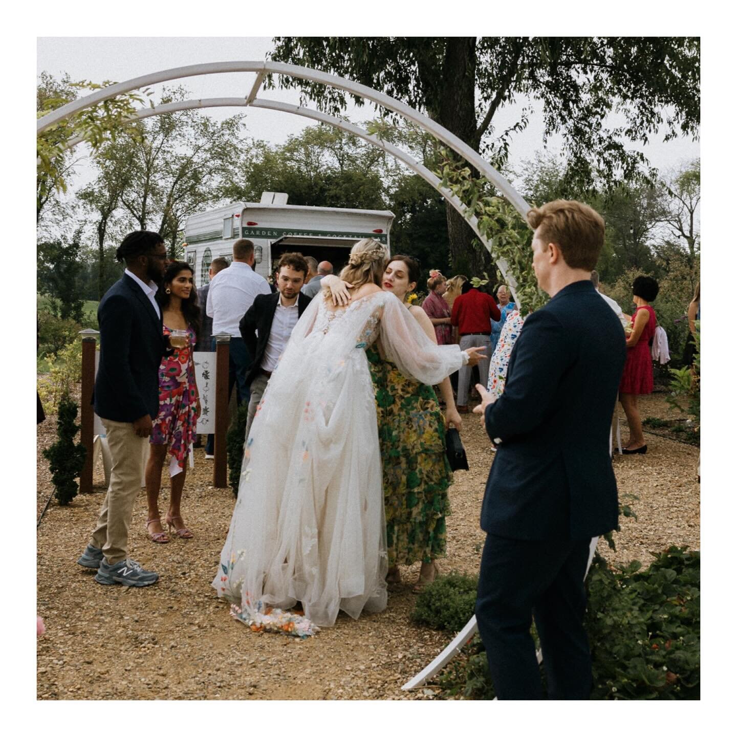 📷 🤍Let&rsquo;s keep this series going&hellip;

Images that make up the truth of a wedding day that require zero direction from me. 

Venue: @weddings.oftheland 
Coordinator: @paperhatweddings 
Floral: @dewdropfreshdesigns 
Dress: @jennainwhite 
Vid