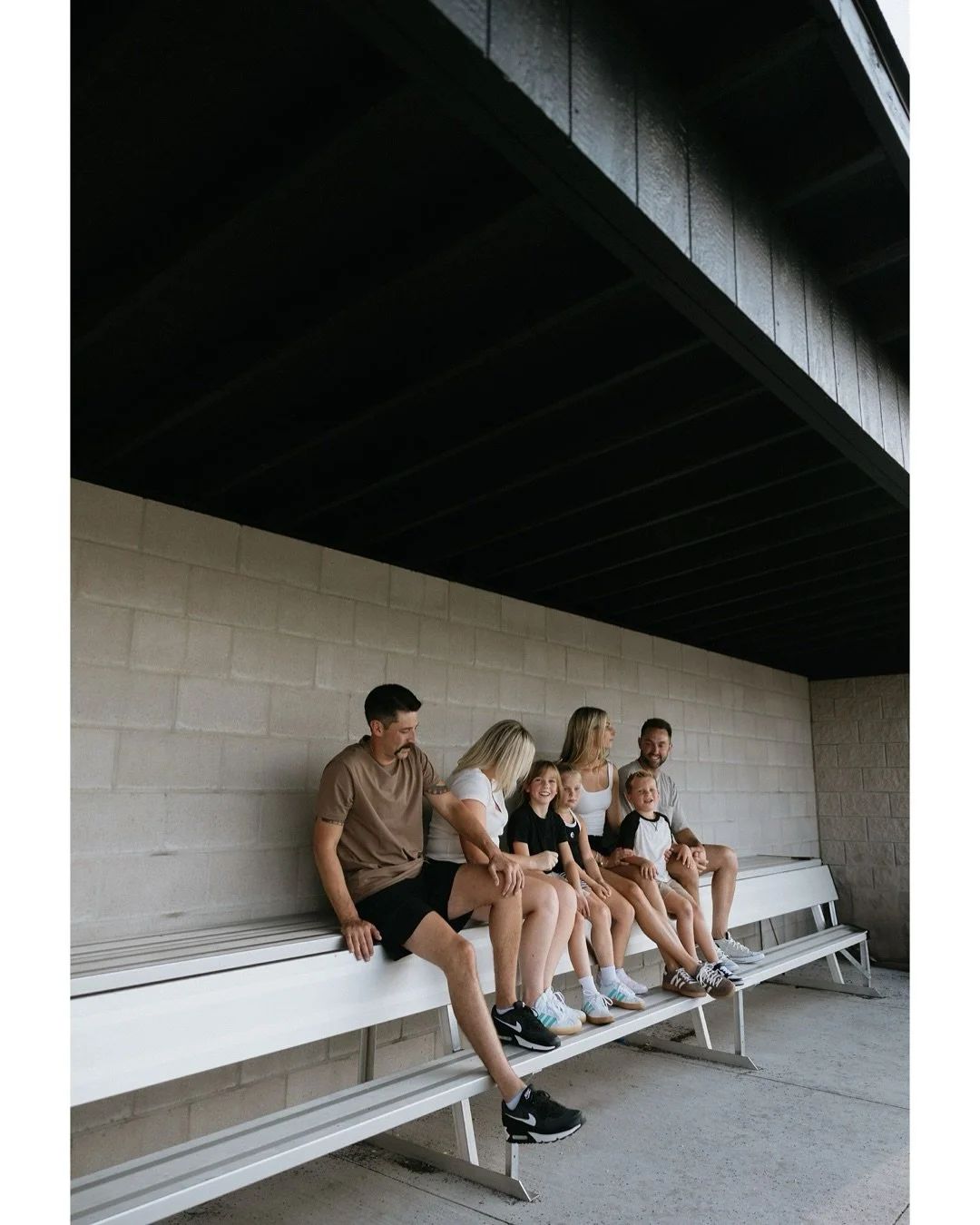 That one time I got to spend the evening with the Gullivers at the Jim Gulliver field ⚾️&hellip;

It&rsquo;s seriously the coolest thing EVER when we get to incorporate something super meaningful into your family photo session 🫶🏻

Michigan family p