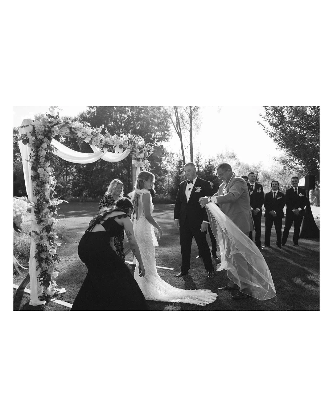 Mikayla + Preston 🤍

#detroitweddingphotographer #detroitwedding #michiganweddingphotographer #grandrapidswedding #michiganweddingplanner #michiganwedding