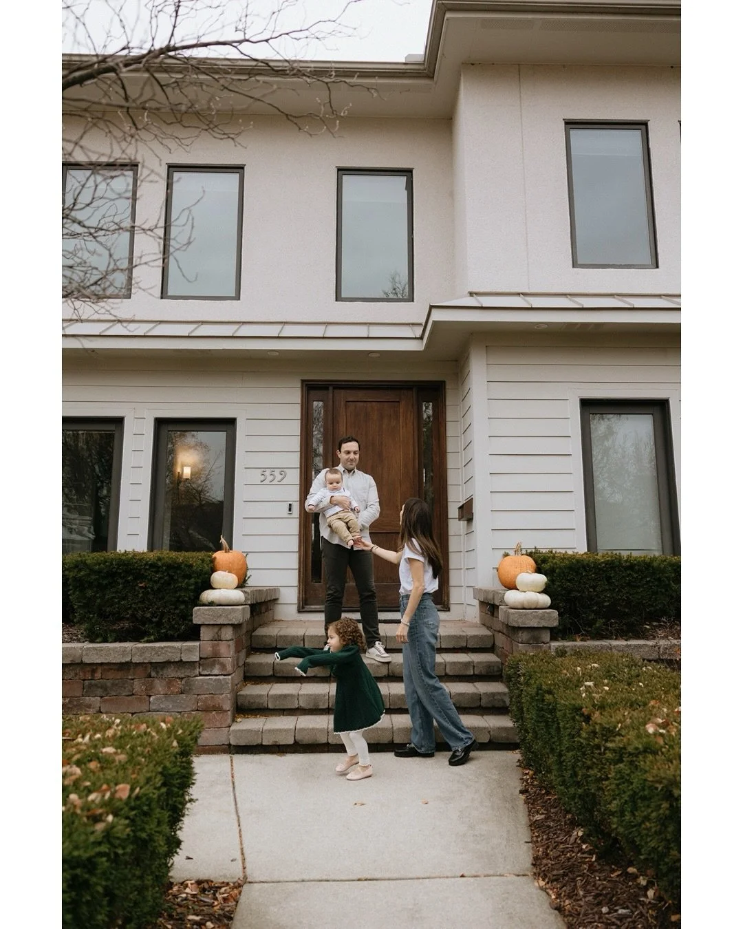 Me, you, your partner, your little ones, and the place you call home 🤍 🏠 

#michiganfamilyphotographer #inhomesession #familyphotosathome #inhomefamilysession #detroitfamilyphotographer #detroitweddingphotographer #michiganwedding #lifestylefamilyp