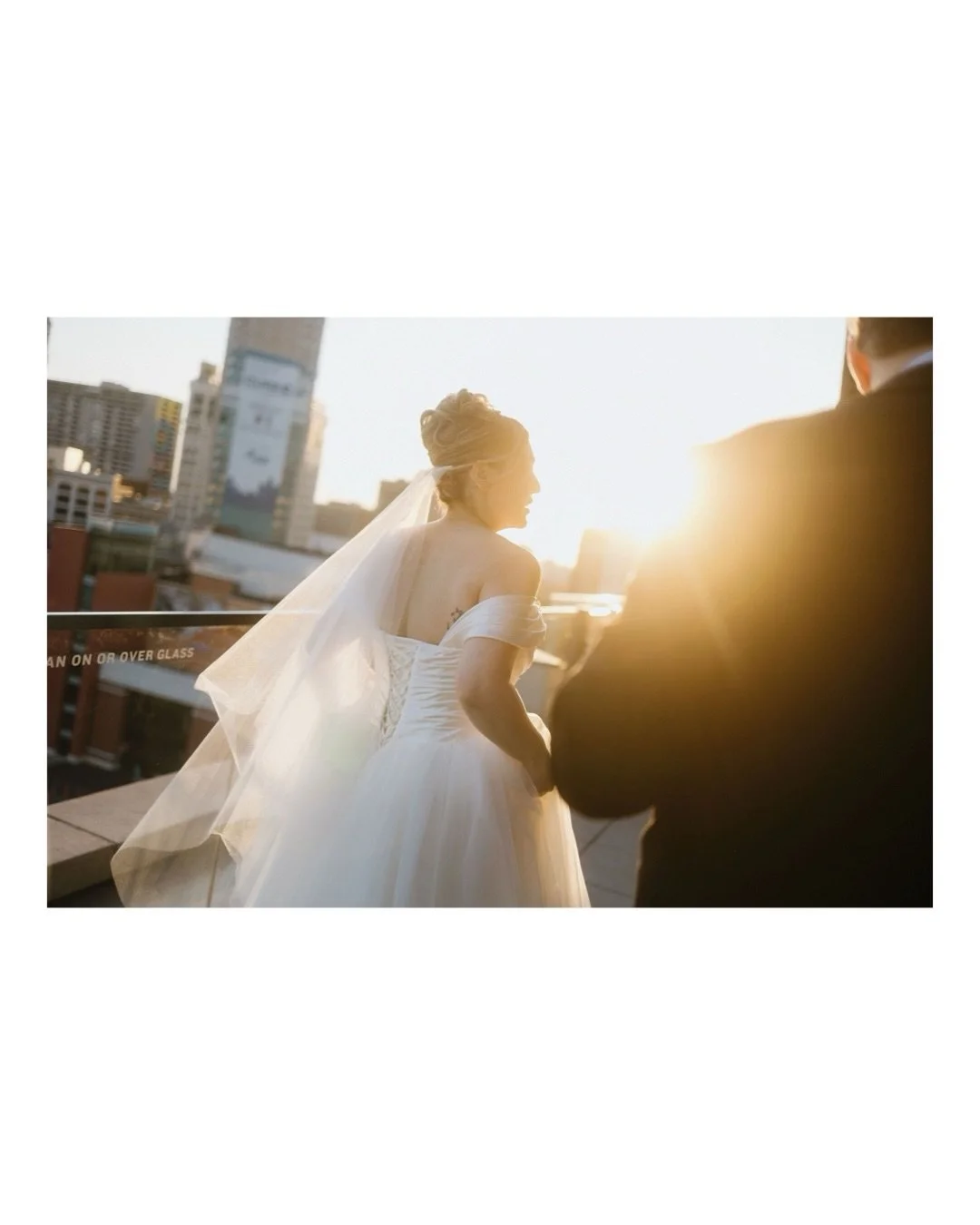 An intimate evening at Carolyn &amp; Alexander&rsquo;s @dac_detroit wedding 

Venue: @dac_detroit @thedacevents 
Florals/Decor: @emeraldcitydesigns 
Glam: @beautybyalvina @rivasharrak 
Video: @supperbabyfilms 
Wedding Dress: @weddingshoppemi 
Groom&r