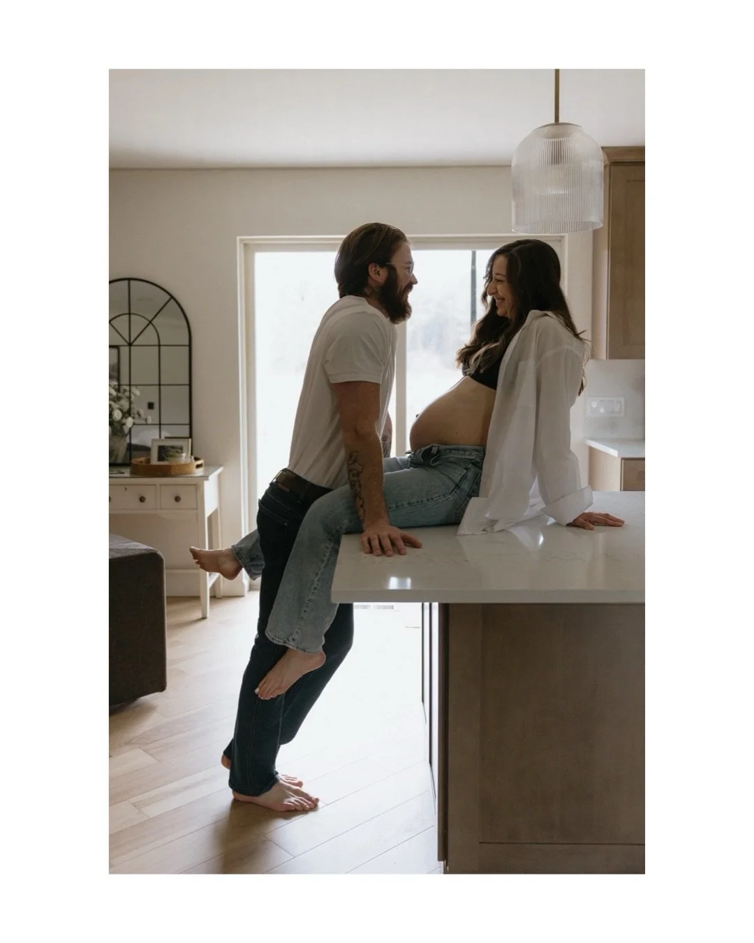 The sweetest in-home maternity session with Chuckie &amp; Megg 🤍 This little bambino has the best parents 🥰

#detroitfamilyphotographer #inhomefamilysession #beloved #heartfulmagazine