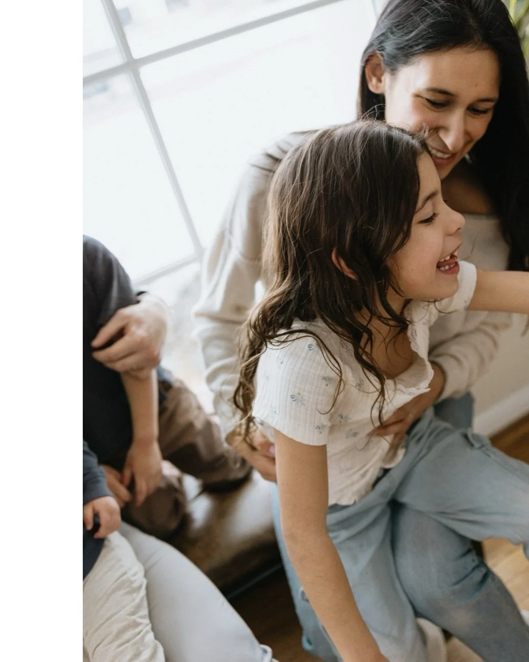 The Palmer family at home 🏠 you can see more goodness from this family session in my stories and highlights! 🫶🏻

#detroitfamilyphotographer #athomefamilysession #heartfulmagazine #michiganfamilyphotographer #detroitlifestylephotographer