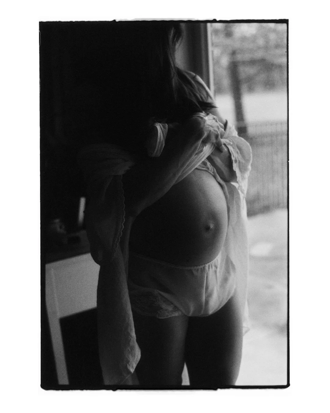 Megg&rsquo;s bump on film 🎞️ 

#michiganmaternityphotographer #michiganfamilyphotographer #detroitfamilyphotographer #heartfulmagazine #belovedstory
