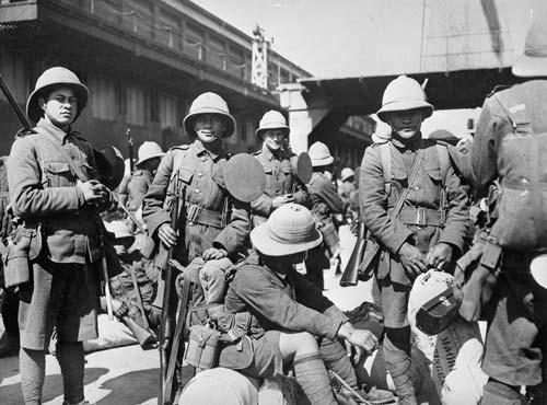 Soldiers of the Pioneer Battalion awaiting departure during World War I, probably in Wellington. Image courtesy of the Alexander Turnbull Library , reference: 1/2-011079-F