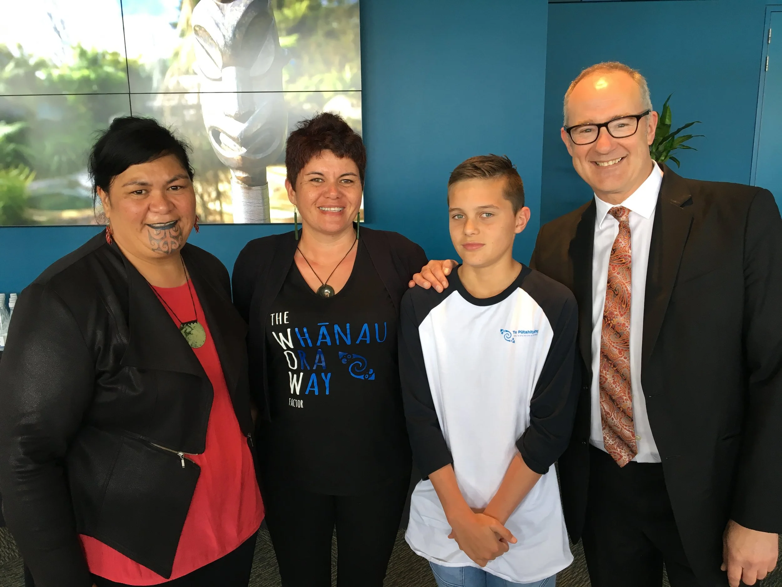 Gina-Lee Duncan and her son, Ricco, showing the Whānau Ora Way with Hon Nanaia Mahuta, Minister of Māori Housing; and Hon Phil Twyford, Minister of Housing.
