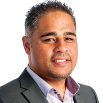 Minister for Whānau Ora, Hon. Peeni Henare Hon Peeni Henare is the Member of Parliament for Tāmaki Makaurau, and is of Ngāti Hine and Ngāpuhi descent. He is the Minister for Community and Voluntary Sector, Minister for Whānau Ora, and Minister for Youth, as well as Associate Minister for Social Development. Prior to politics Peeni worked as a businessman, broadcaster and teacher. Politics and public service is in his blood: his father was Erima Henare, who was head of the Māori Language Commission; his grandfather was Sir James Henare, a lieutenant colonel in the Māori Battalion, member of Te Rūnanga o te Tiriti o Waitangi, and Commander of the British Empire (CBE); and his great-grandfather Taurekareka (Tau) Henare was also a Member of Parliament, for the former electorate Northern Māori from 1914 to 1938.