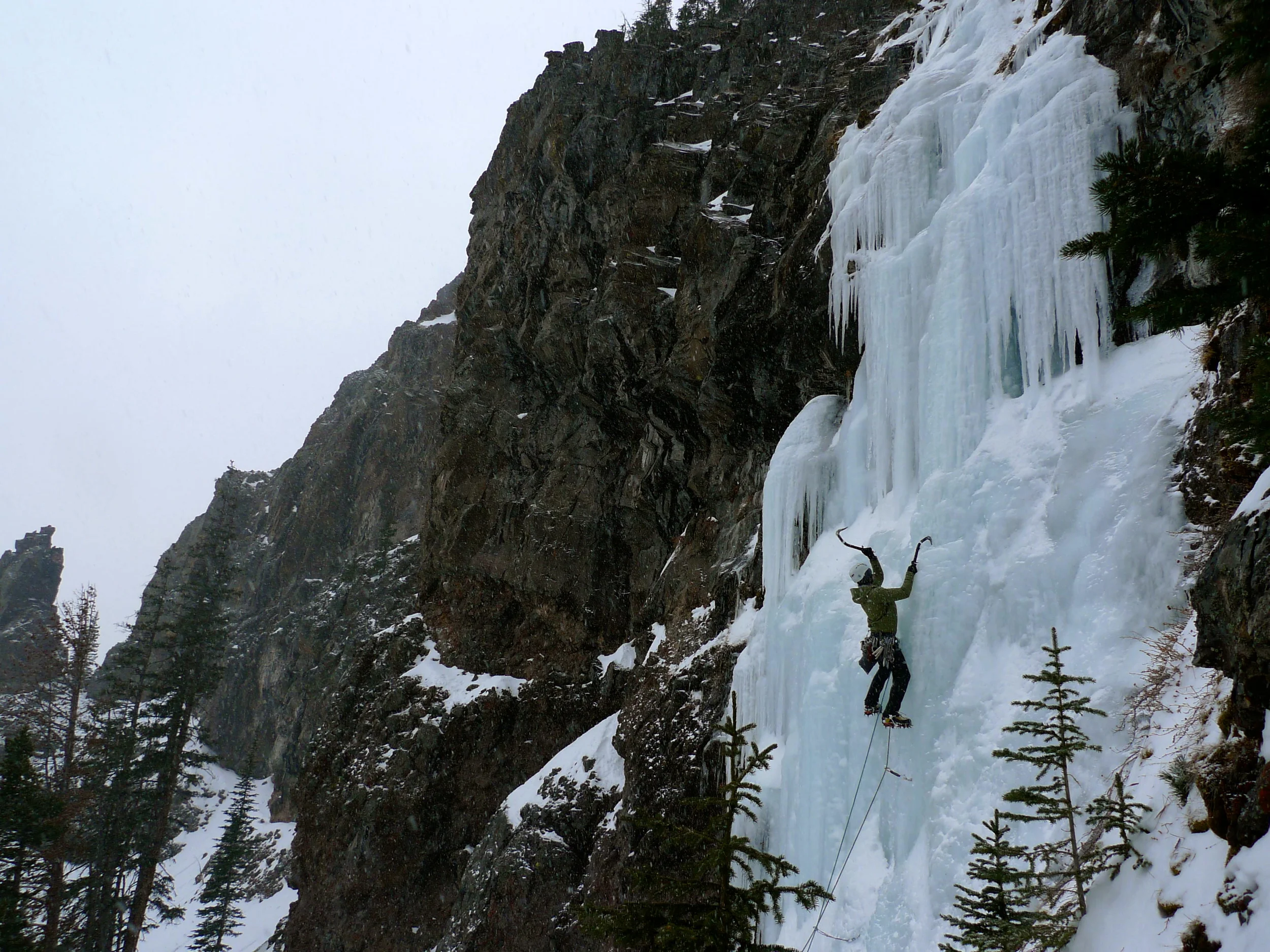  Land of the lost, WI4, Hyalite Canyon, MT. (Photo: Andy Tankersly)