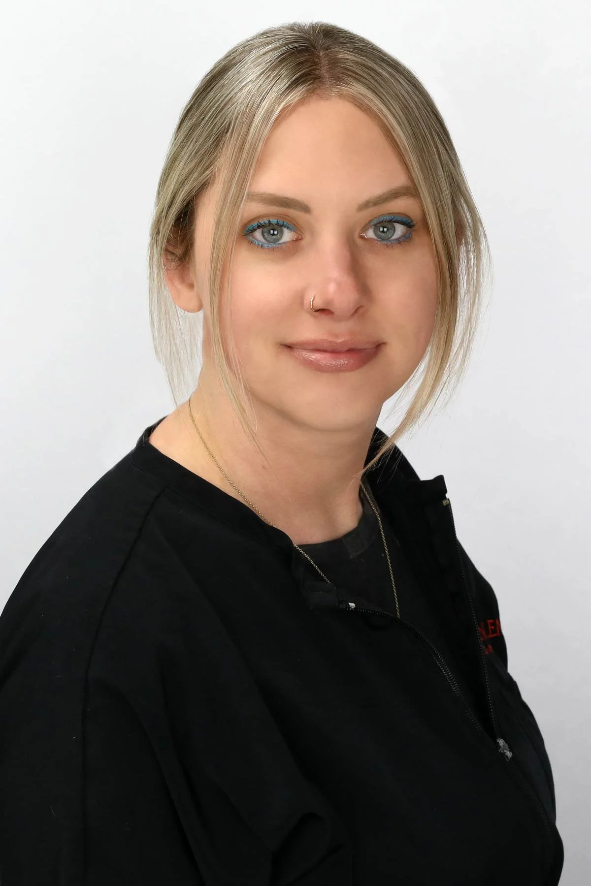 Molly Knapton (Reis) - Signature Stylist