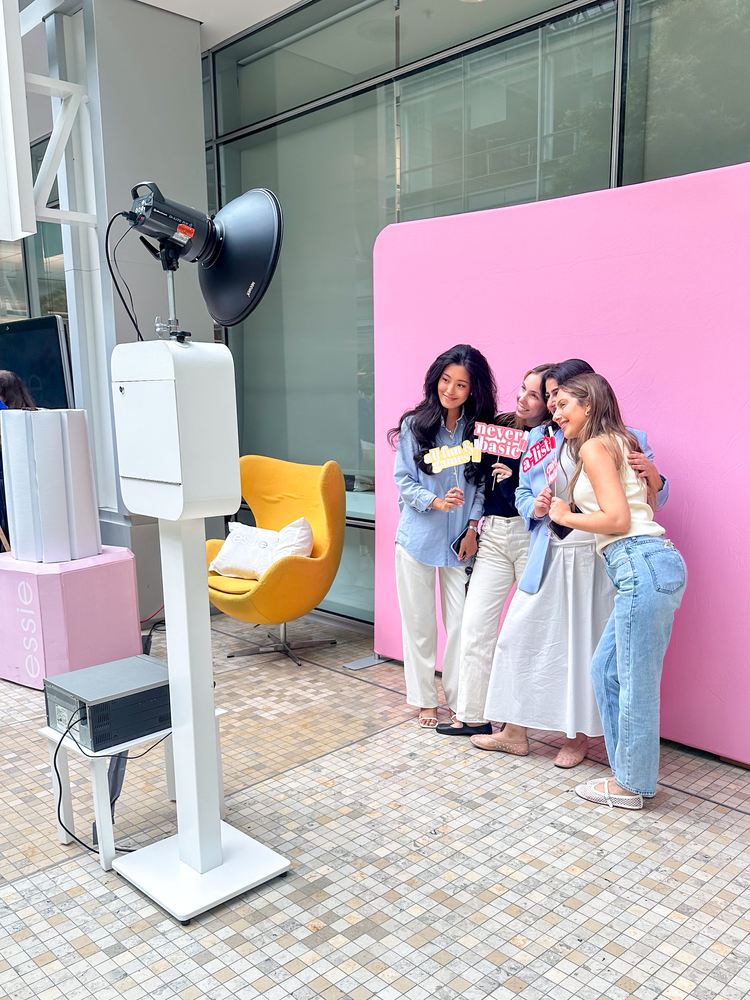 Snaptique | Modern Photo Booth