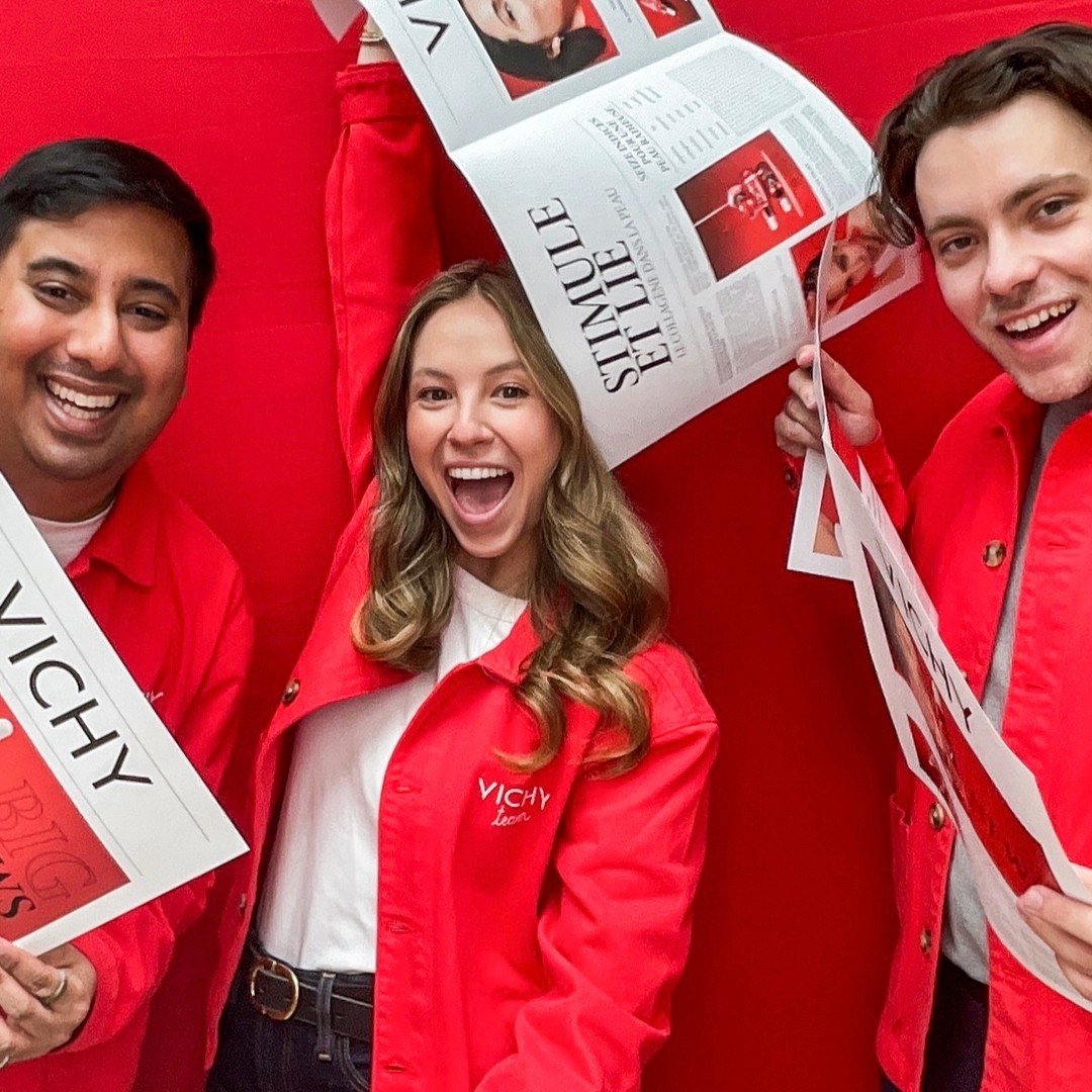 Spontaneous smiles and memorable moments captured in our Open Air Photo Booth at the recent @loreal.canada HQ event, featuring the fantastic products of @vichylaboratories!

#vichy #pictureperfectglam #openairphotobooth #snaptique #photoboothrentalto