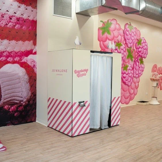 What an incredible three days with Jo Malone London at their Toronto Pop-Up Event! We loved bringing our Retro Photo Booth with our AI Green Screen technology to create a truly immersive and elegant experience.

Guests were able to step into a world 