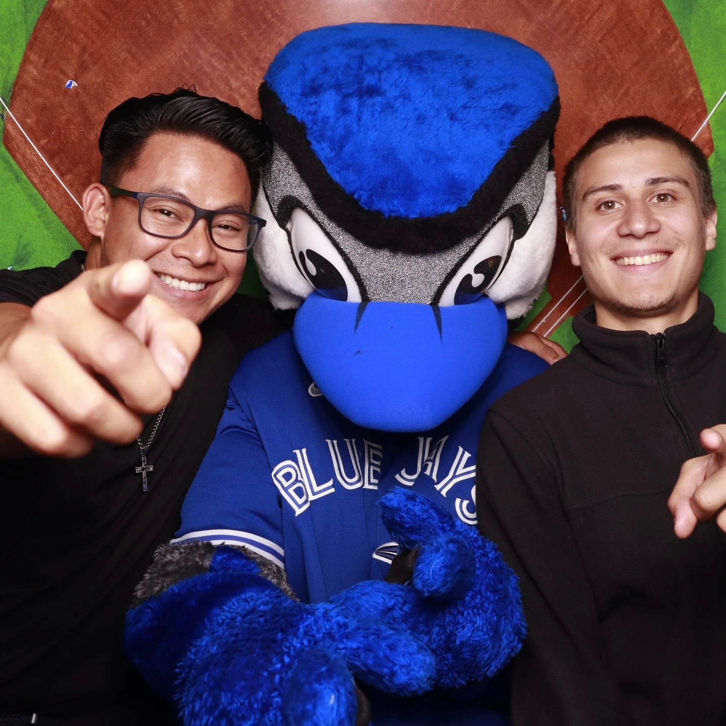 Check out some of our favorite snaps behind the cam! These shots from @td_canada's Company Social perfectly capture the team spirit and cheer for the Blue Jays' recent win! ⚾️
#tdcanada #companyevent #bluejays #snaptique #classicphotobooth #photoboo