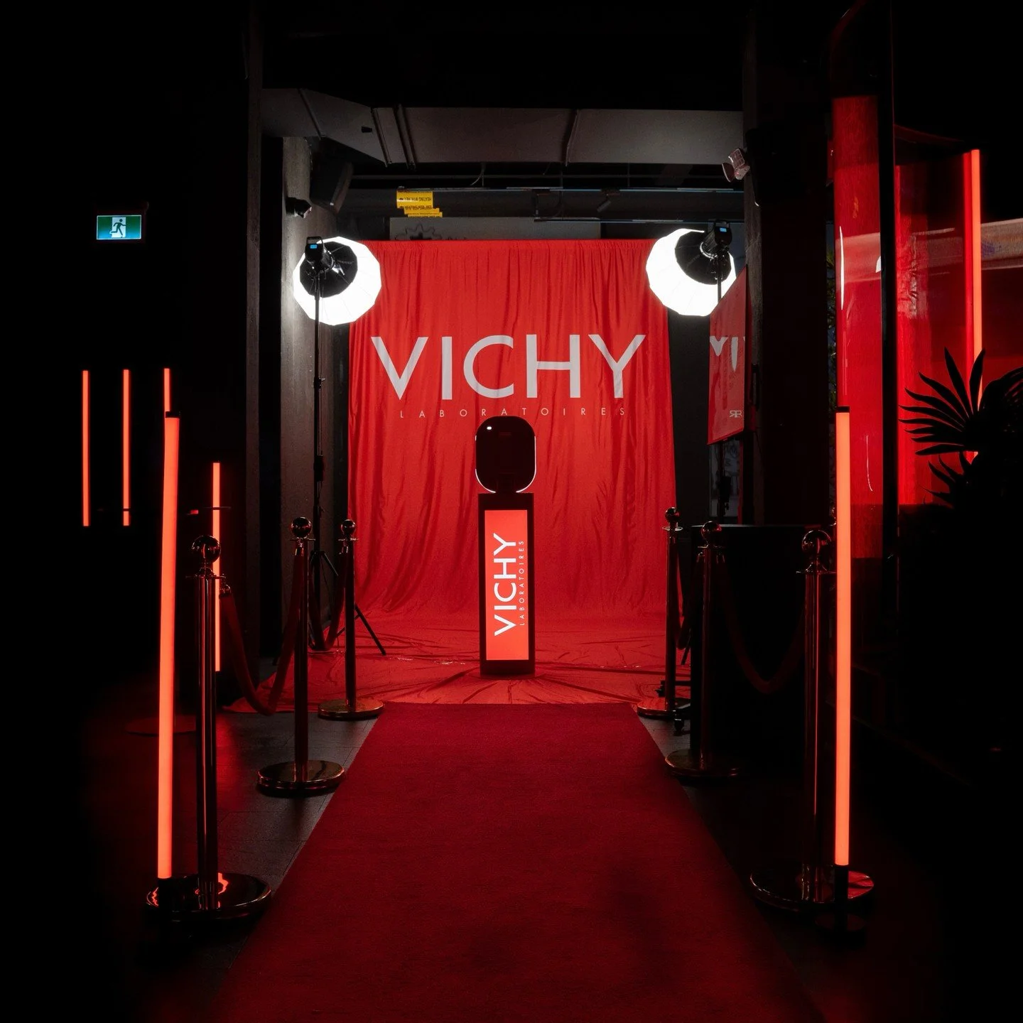 Cocktail Reception success! We partnered with @vichylaboratoires to deliver a premium, immersive photo experience at @bar404toronto.

Guests stepped onto our Red Carpet with LED Lights Set and enjoyed a state-of-the-art Ring Light Photo Booth. Every 