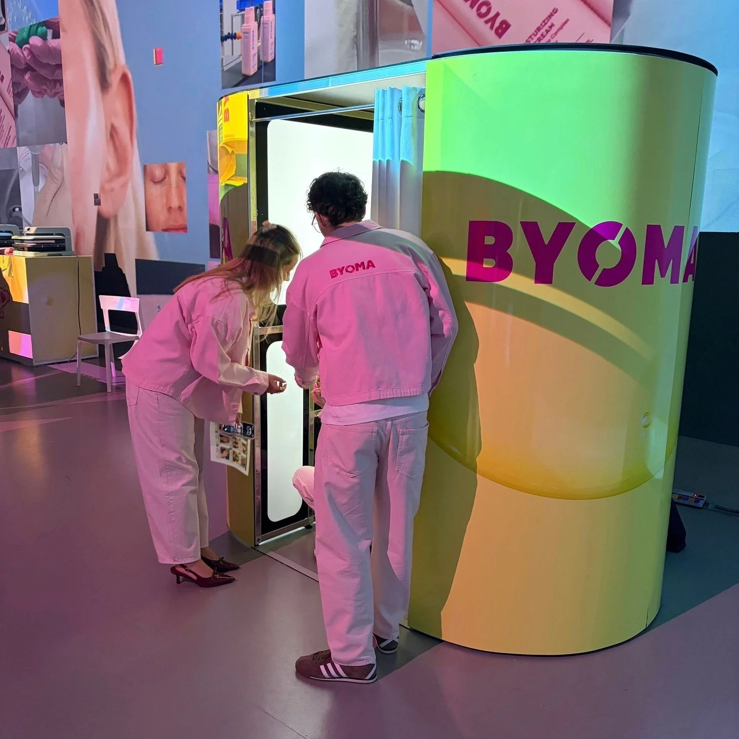 Product launch ready at @illuminariumtor celebrating @byoma&rsquo;s @sephoracanada debut! 🧡

Our Classic Photo Booth was completely decked out in a Branded Wrap and paired with a classic White Curtain, capturing the radiant glow of every guest. 📸

