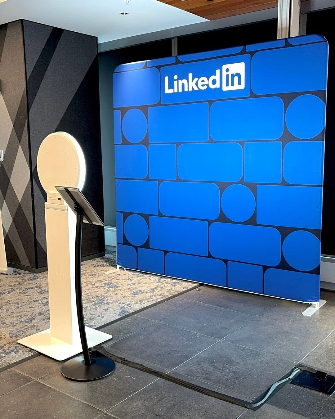 We set up our Ring Light Photo Booth at the RBC North Tower in Toronto to help the @linkedin team celebrate in style! 💼✨

It was the perfect excuse for colleagues to step away from their desks, connect, and show off their best team energy.

Swipe to