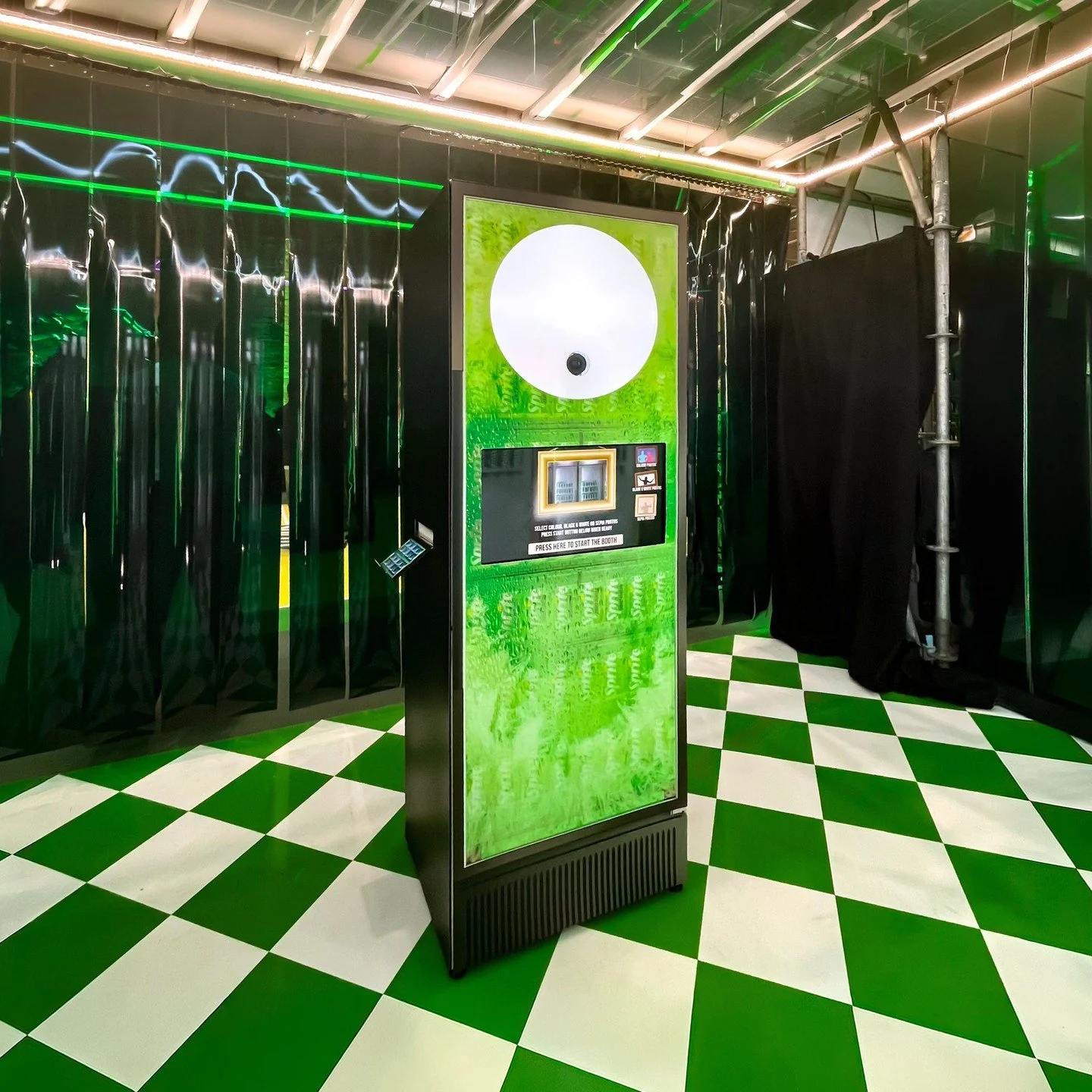 The setup for @sprite at FreshFest.

Hosted at @shoreditch_electric, our Compact Photo Booth featured a Branded Wrap designed to look like a classic Sprite fridge for a distinctive, themed experience.

#spritefreshfest #brandactivation #photoboothhir