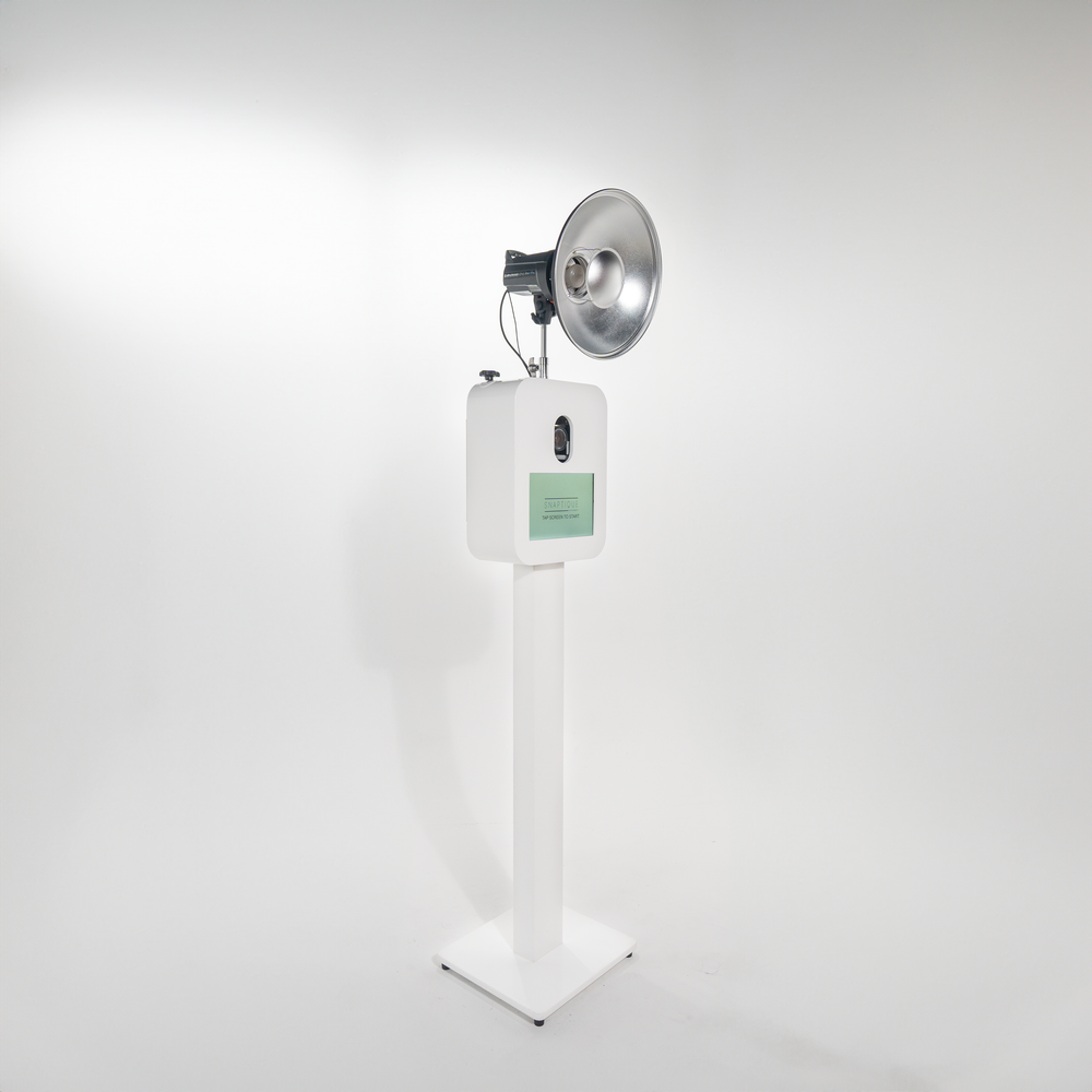 Snaptique+Modern+Photo+Booth+White+background-1.png