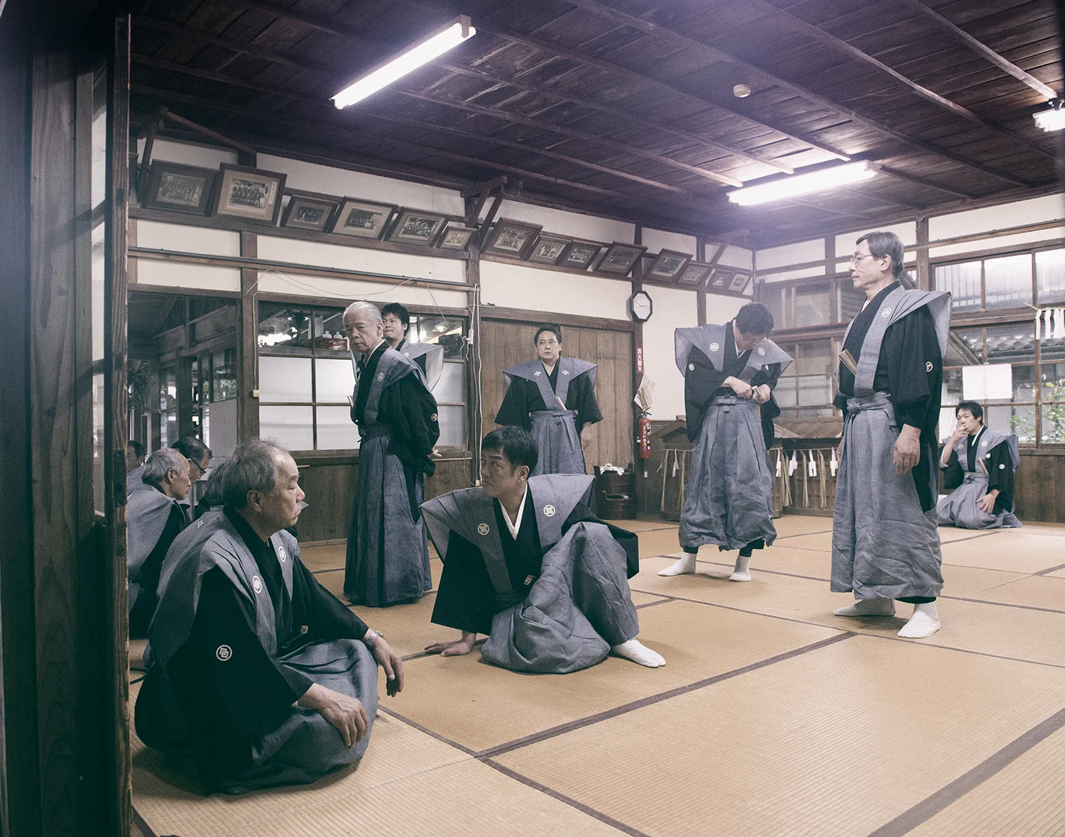 Ujiko people during the Aofushigaki Ritual. Ujiko are dedicated to the belief in and worship of the shrine and they play a crucial part in the rituals at Miho Shrine. This status has been passed down through the generations for hundreds of years.