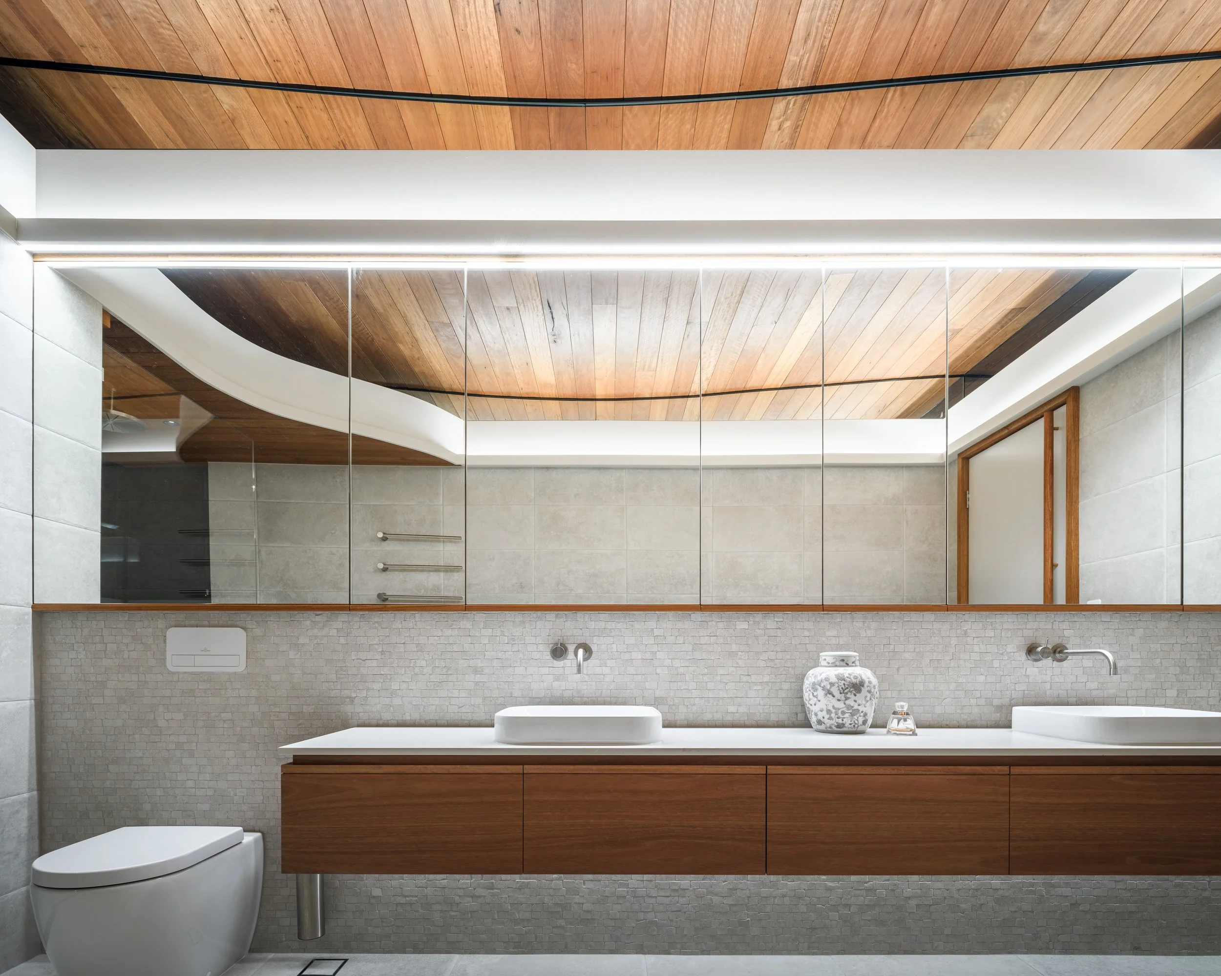 Newton Barda Tutus Rd 0919 HR.jpeg