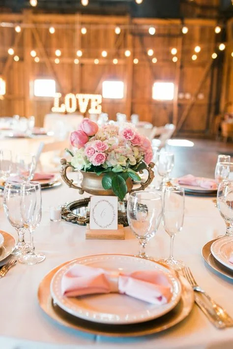  photo c/o:  Leslie D. Photography  via  glamour & grace  