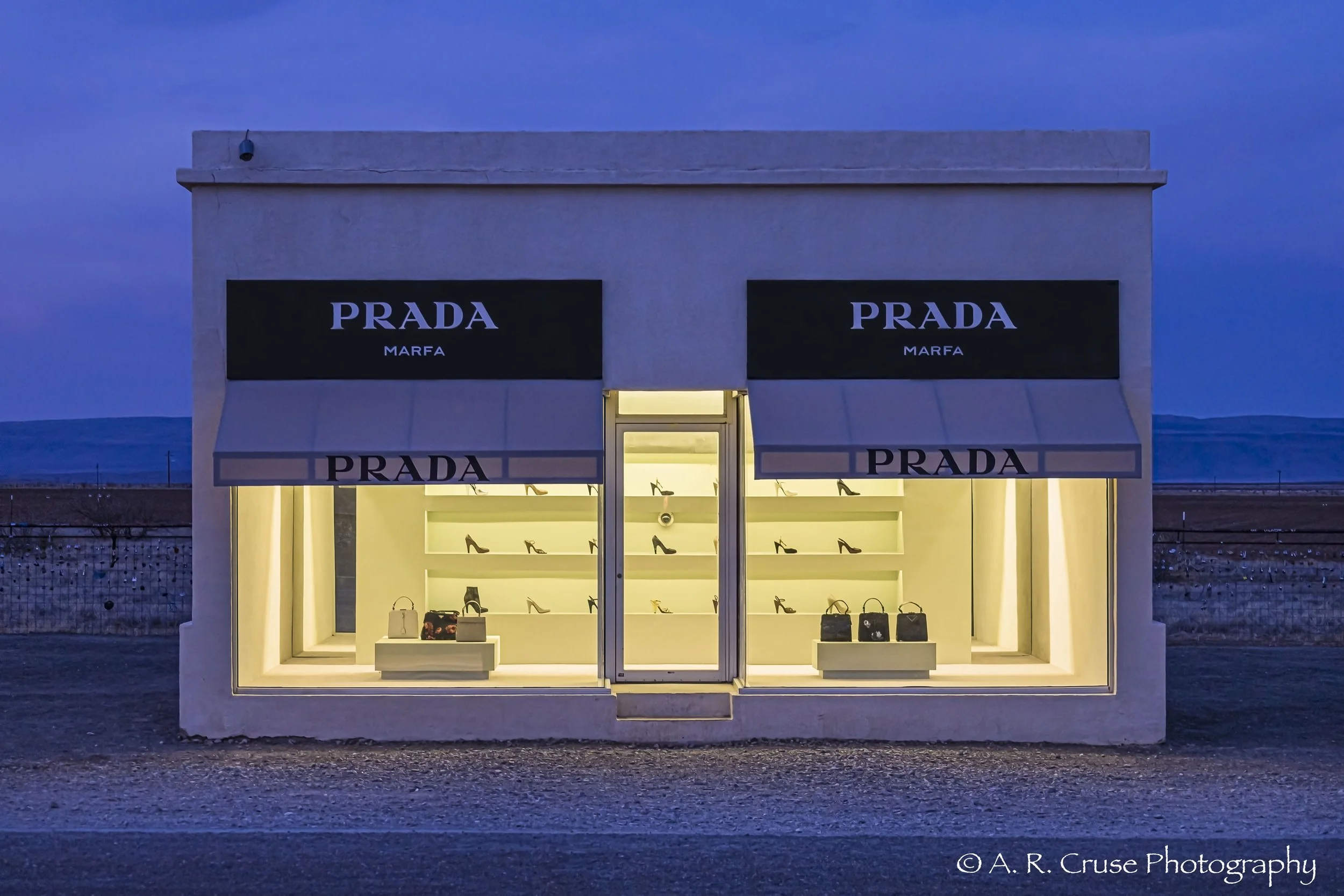 PradaMarfaenAzul_LR.jpg