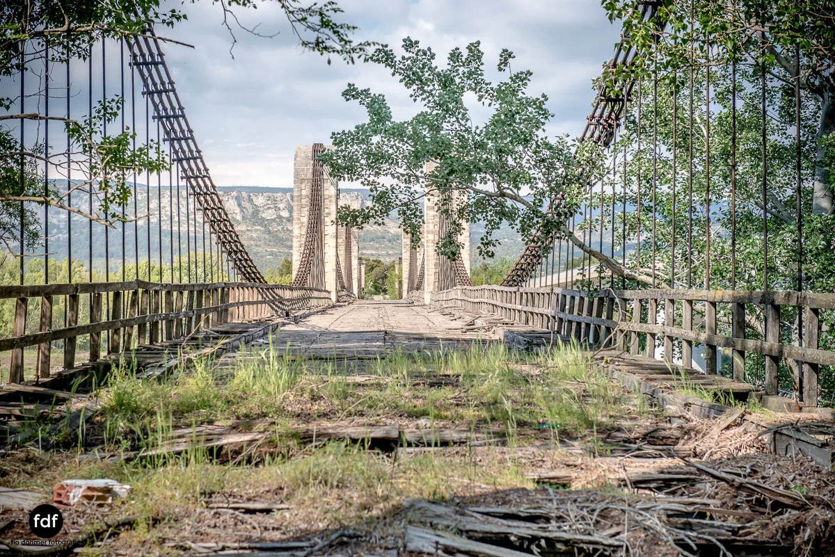 Woodbridge Brücke Provence Verfall Lost Place-24.JPG
