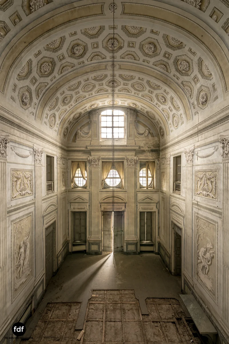 Villa dei Danzatori-Villa RosaPalazzo L-Herrenhaus-Lost Place-Italien-25.JPG