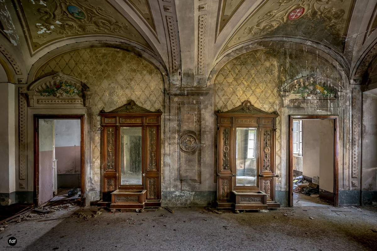 Villa Degli Specchi-Herrenhaus-Lost Place-Italien-55.JPG