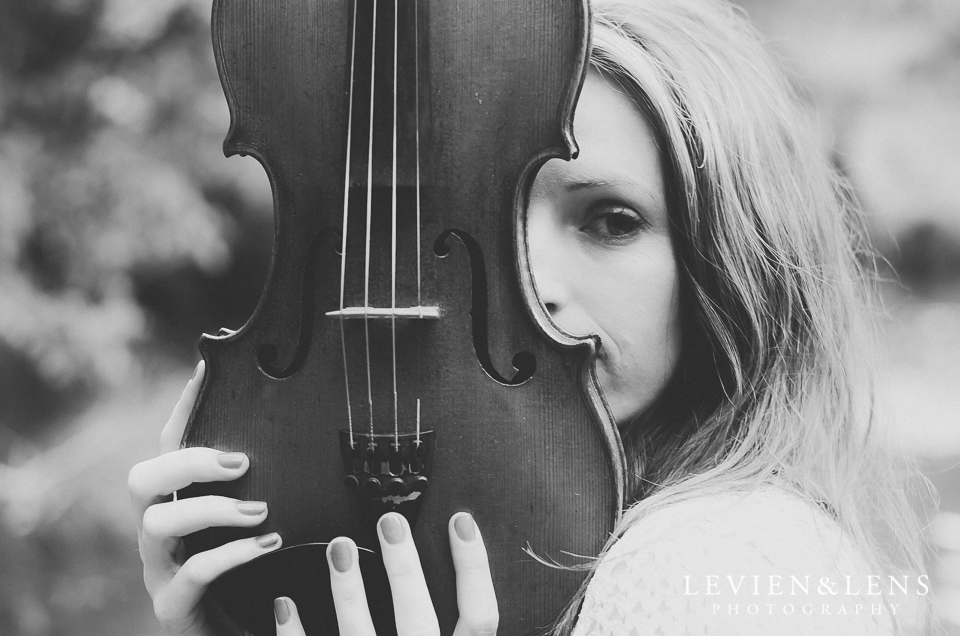 face and violin
