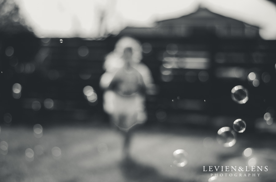 girls running in bubbles {Auckland-Hamilton lifestyle family-baby-kids photographer}