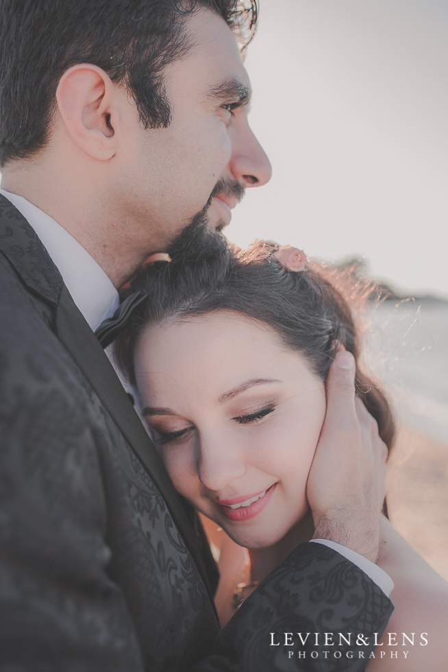 couple tender moments St Heliers beach {Auckland-Hamilton-Tauranga wedding photographer}