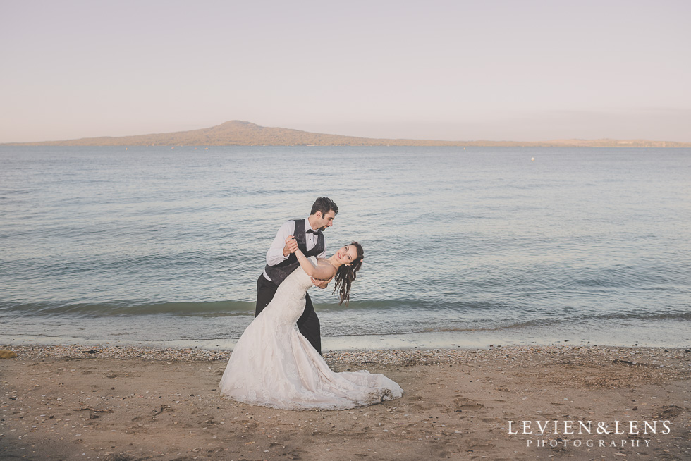 gorgeous couple dancing St Heliers beach {Auckland-Hamilton-Tauranga wedding photographer}